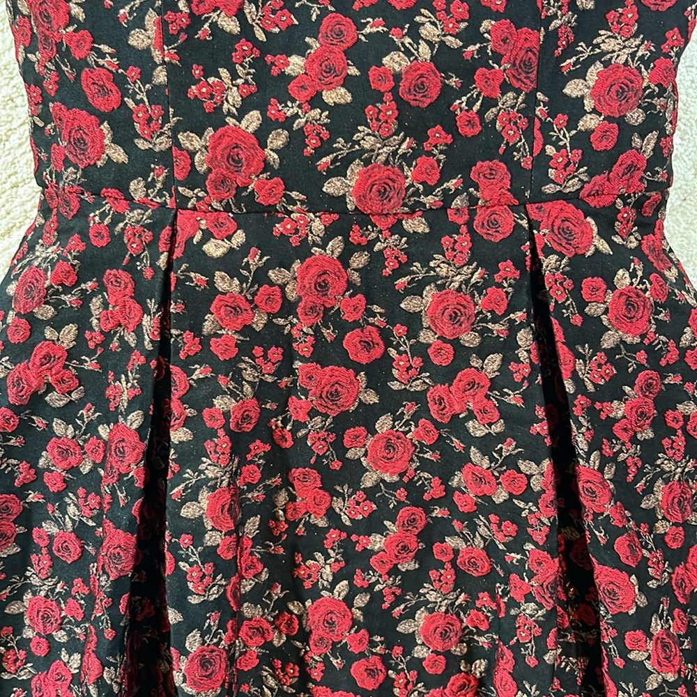 Alice + Olivia Floral Brocade Gown - Picture 4 of 16